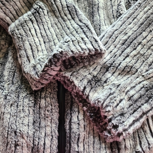 Erin London Inside Out Fur-Real Zip Jacket Size XL - Picture 12 of 13